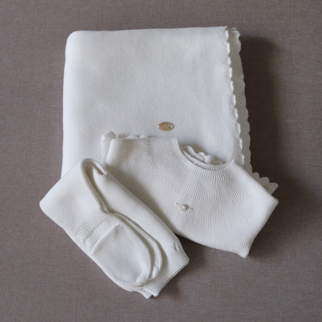 Pack regalo Montreal ivory (conjunto + toquilla)