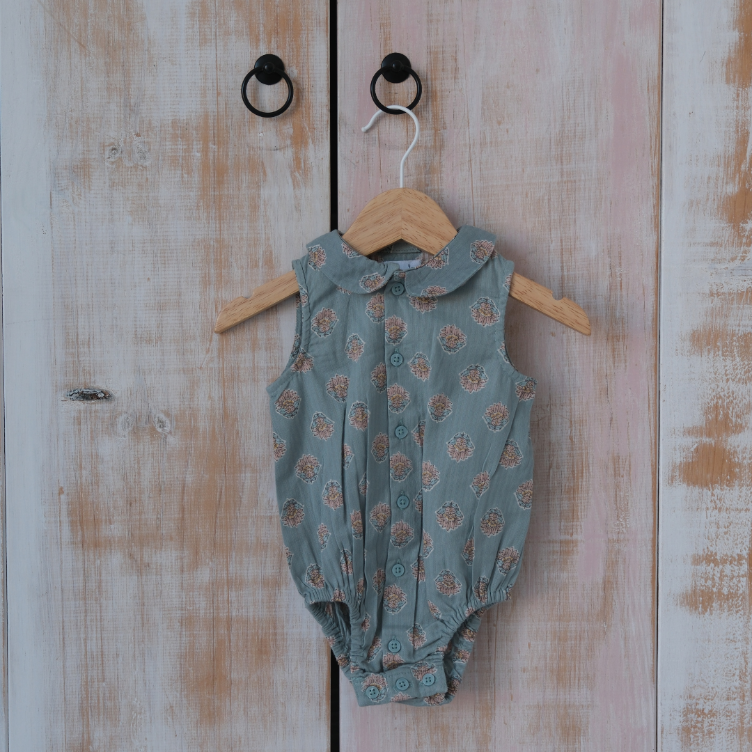 Peto verde con cuello