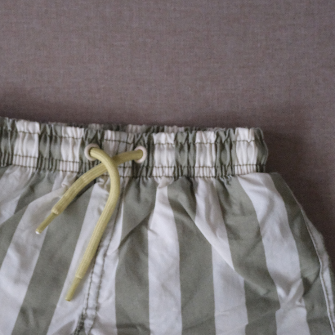 Traje de baño rayas verdes