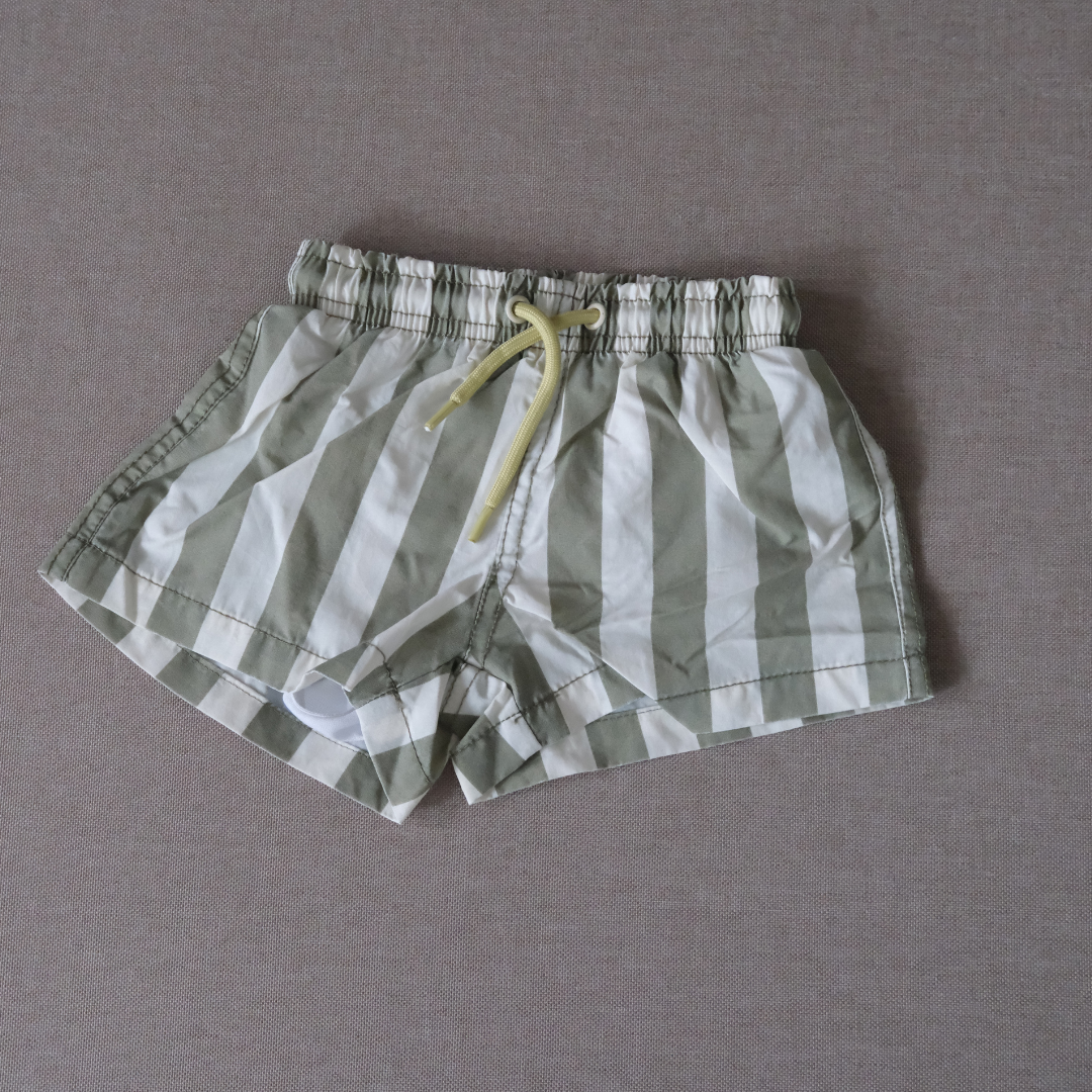 Traje de baño rayas verdes