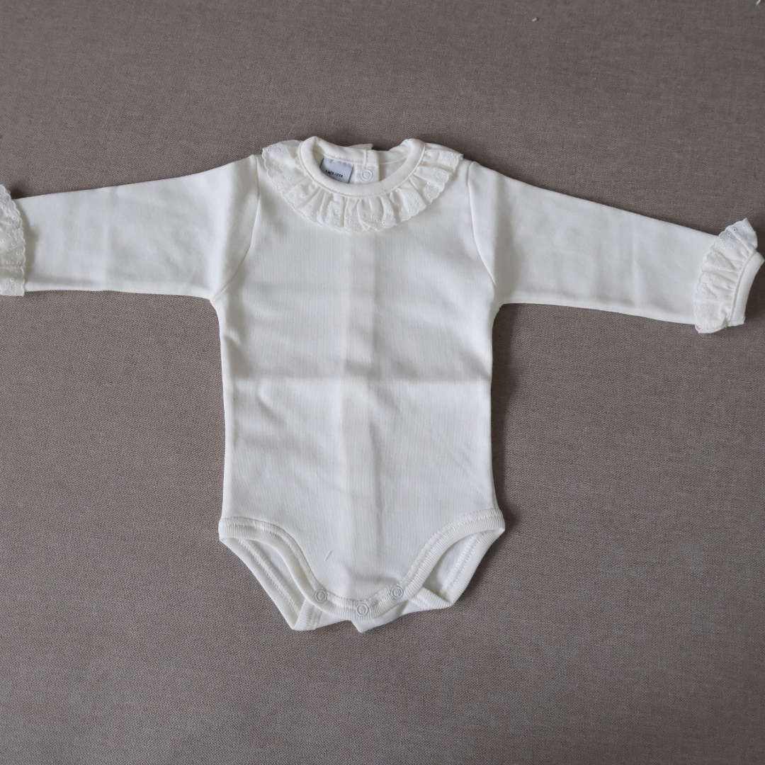 Cuello olán color crema ML