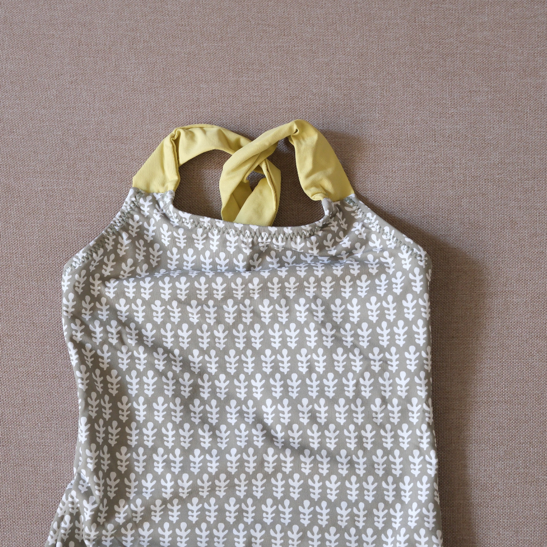 Traje de baño verde olivo