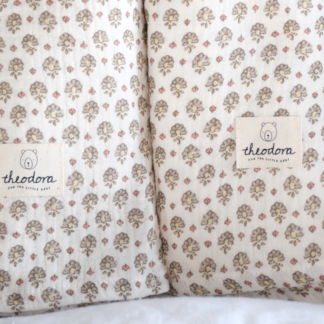 Muselina flores cafés (pack 2)