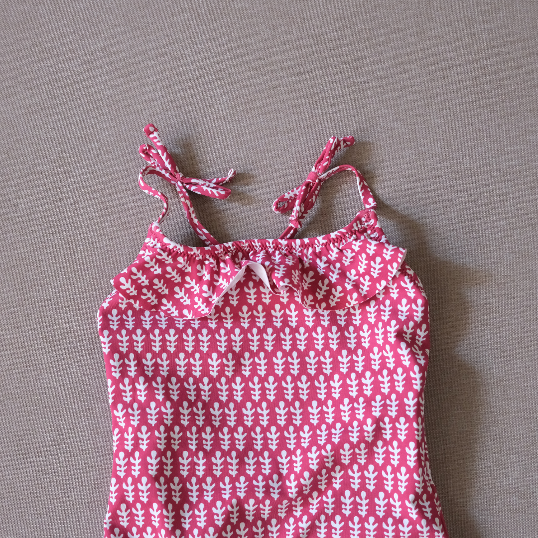 Traje de baño flor roja