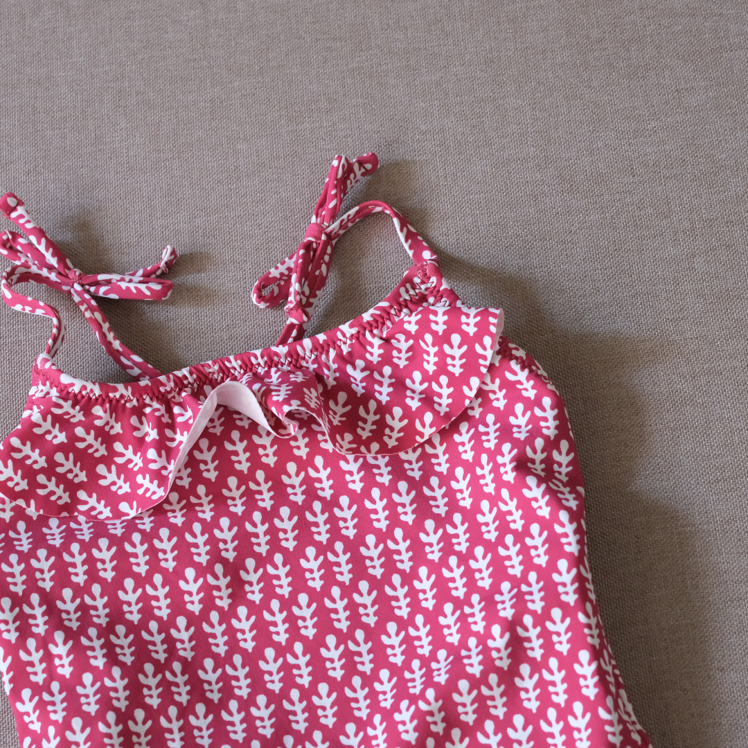 Traje de baño flor roja